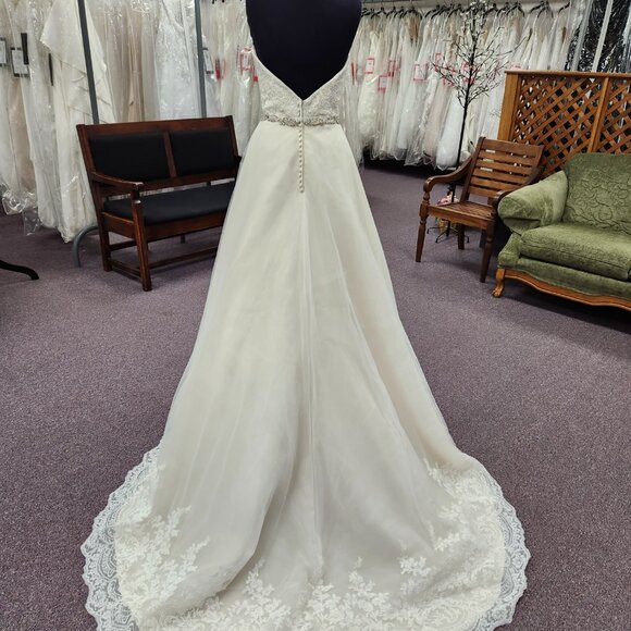 Demetrios 1479 Size 10 Ivory/Champagne Tulle/Lace Ballgown Bridal/Wedding Gown - Picture 6 of 8